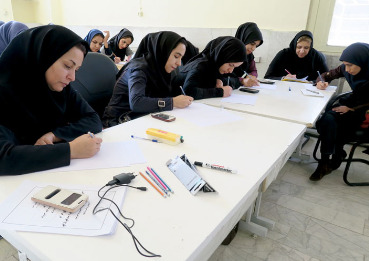 کارگاه آموزشی تجسمی و هنر درمانی در بهزیستی استان کرمان